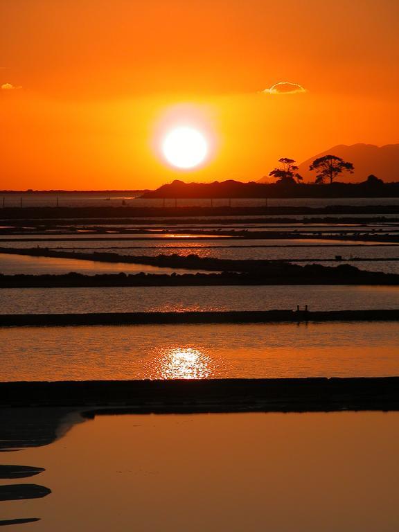 Sunrise Stagnone - Kitesurf Spot Bed & Breakfast Marsala Bagian luar foto