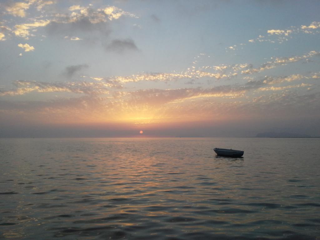 Sunrise Stagnone - Kitesurf Spot Bed & Breakfast Marsala Bagian luar foto