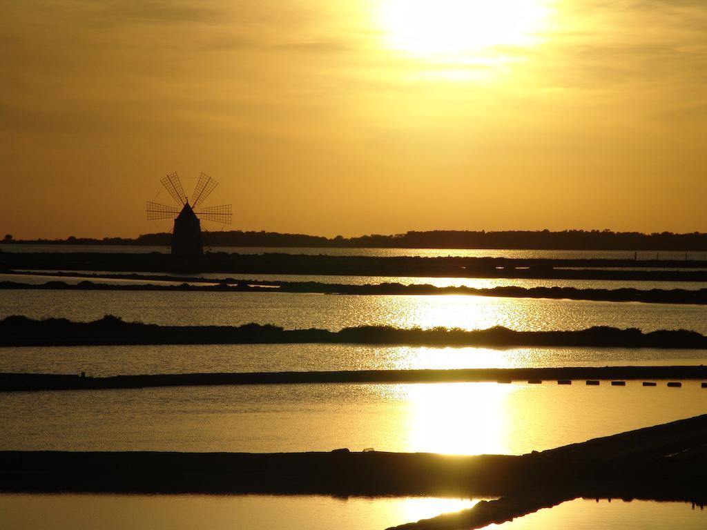 Sunrise Stagnone - Kitesurf Spot Bed & Breakfast Marsala Bagian luar foto