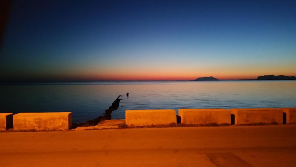 Sunrise Stagnone - Kitesurf Spot Bed & Breakfast Marsala Bagian luar foto