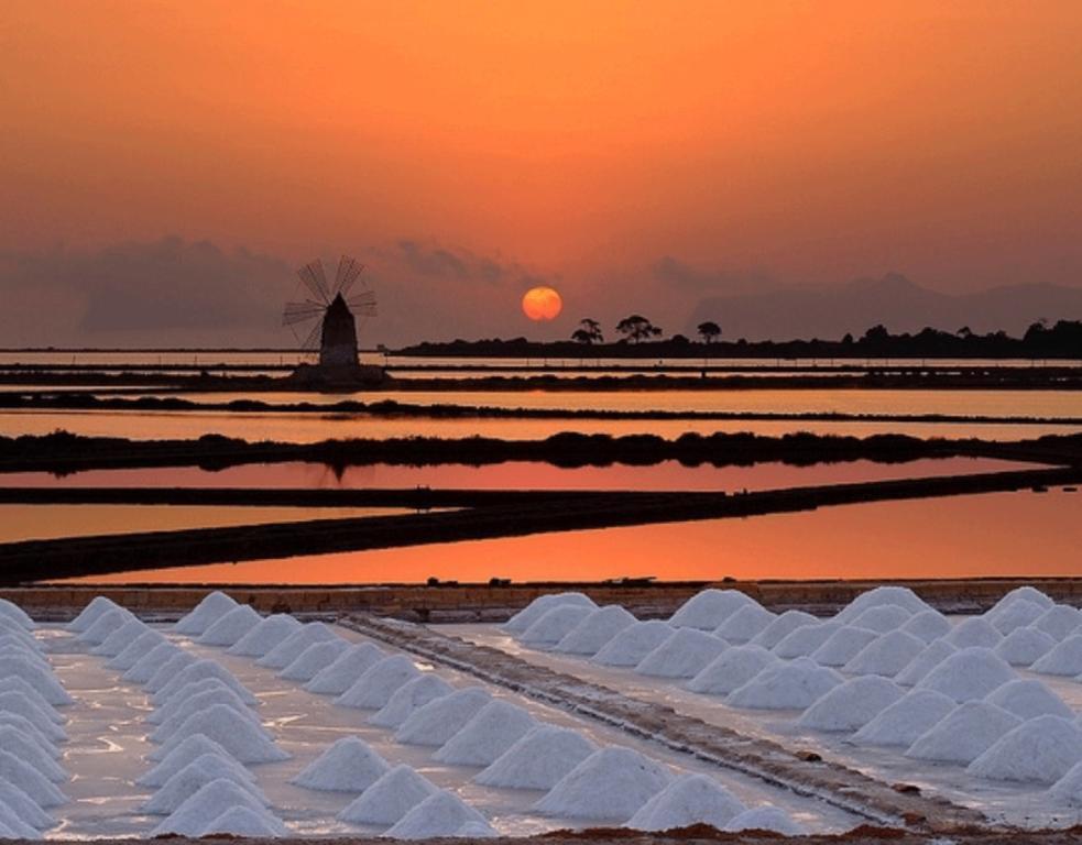 Sunrise Stagnone - Kitesurf Spot Bed & Breakfast Marsala Bagian luar foto